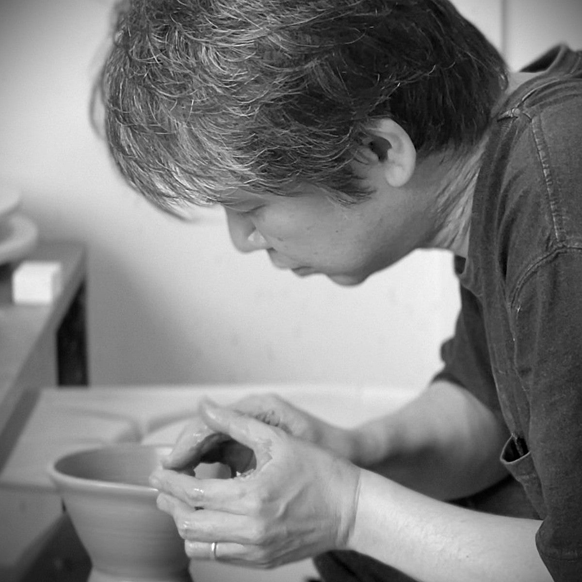 Kazuhiro Kojima of Nunobiki at the potter wheel. Tsukushi