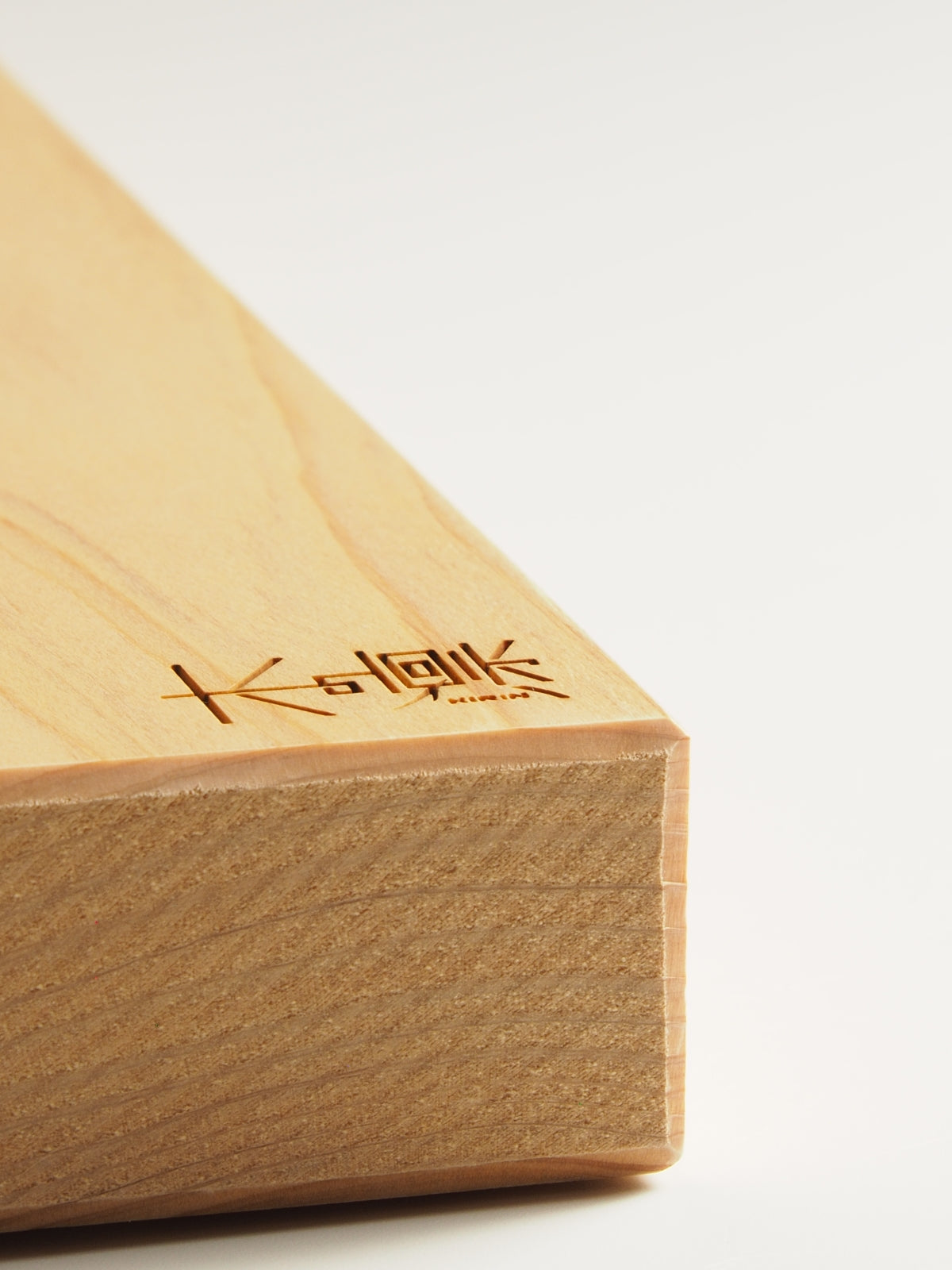 Close-up of a manaita cutting board on a white background. Tsukushi