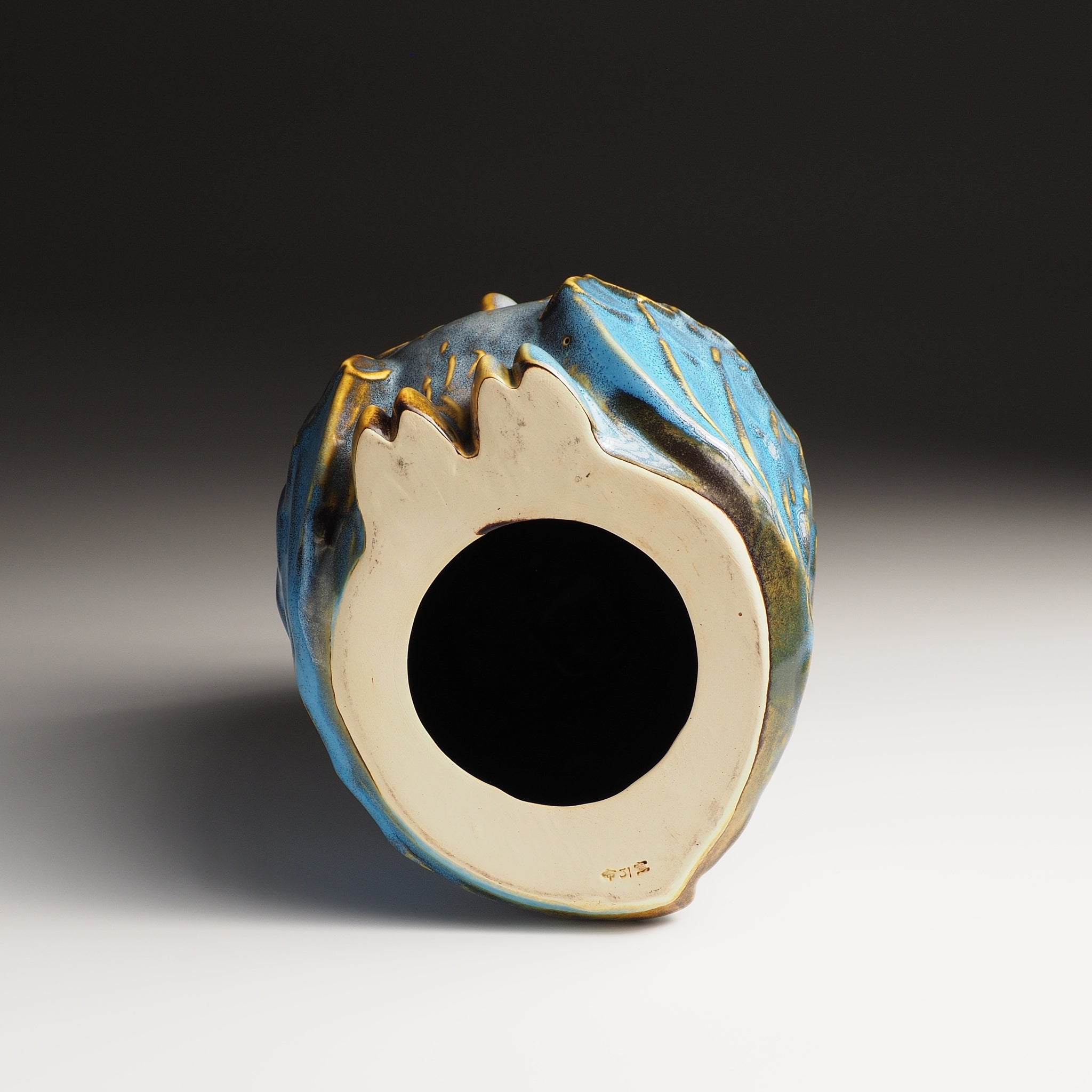 Large Fukumori owl figurine, Kazuhiro Kojima, handcrafted in Japan, bottom view, unglazed stoneware base, Tsukushi.