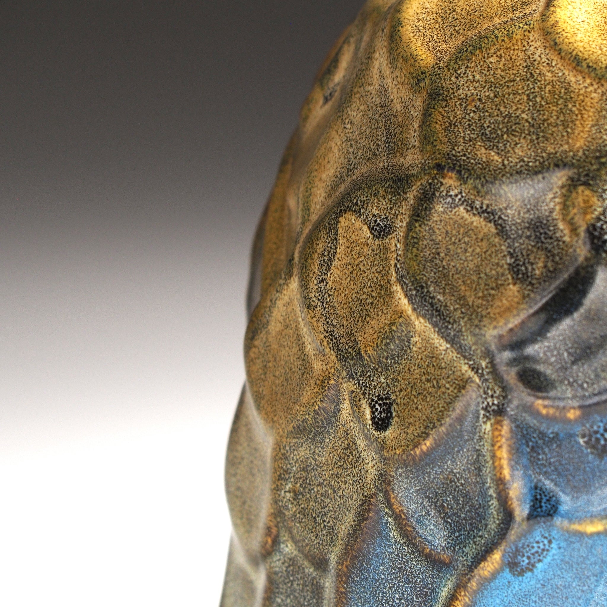 Large Fukumori owl figurine, Kazuhiro Kojima, handcrafted in Japan, back detail, amber and grey Nanasai Tenmoku glaze, Tsukushi.