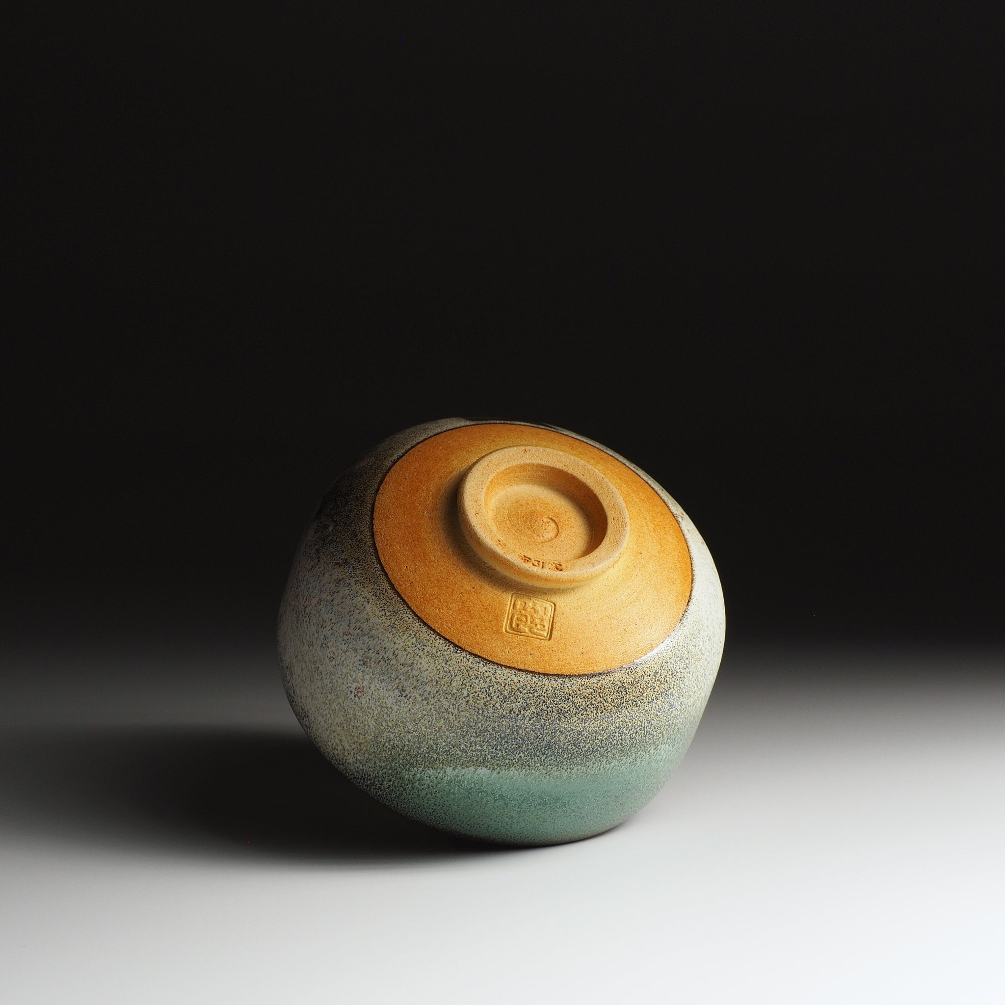 Hanagumo matcha bowl bottom view, hand-trimmed Shigaraki clay foot, Nunobiki Kiln artist stamp