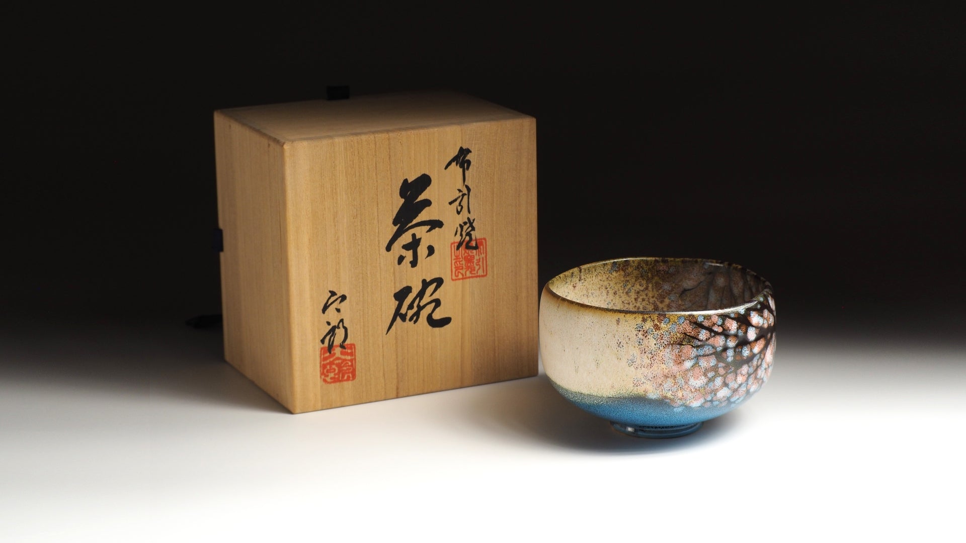 Authentic matchawan with  tomobako. Tsukushi