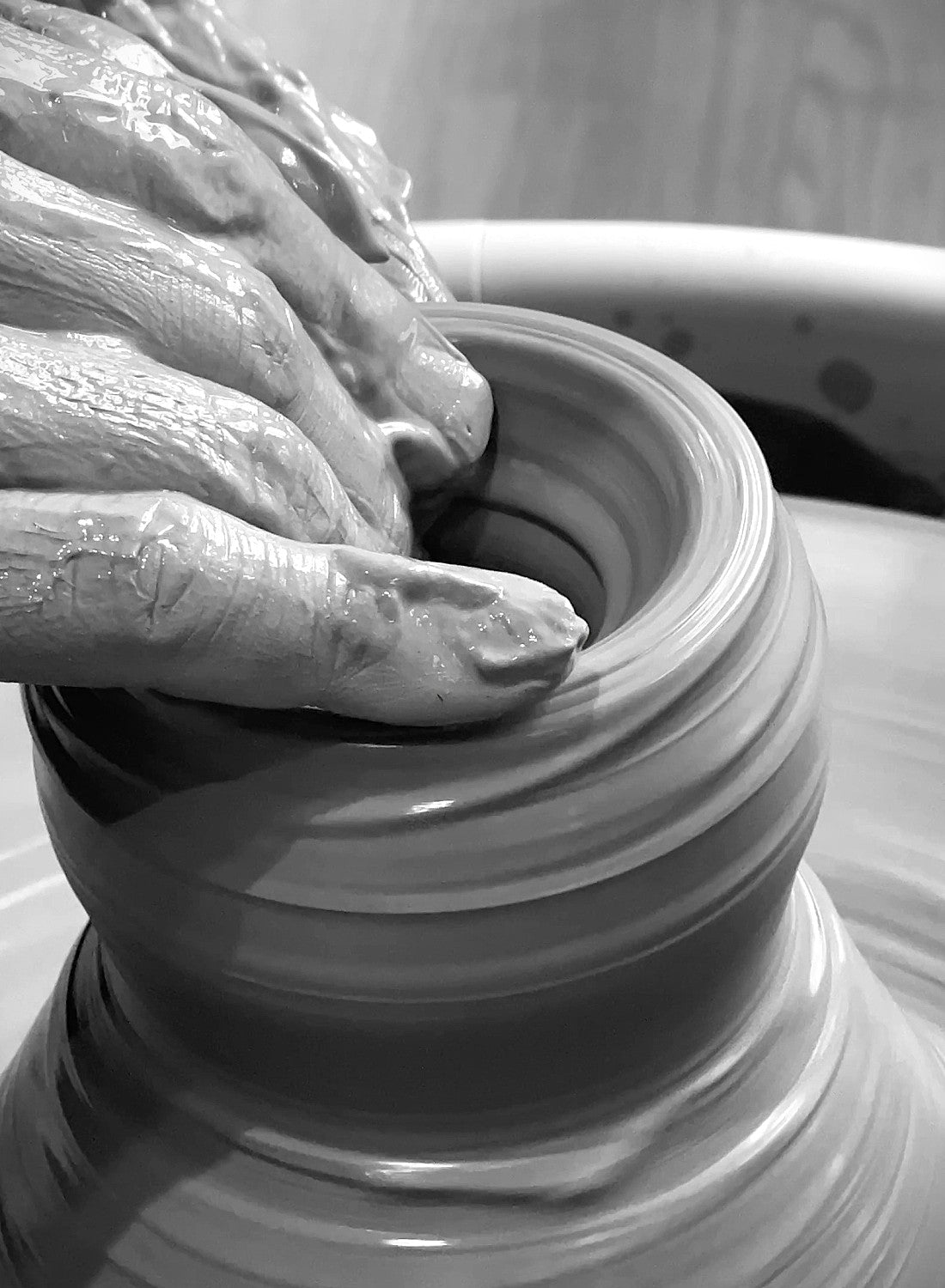 Making of Japanese pottery (vertical)