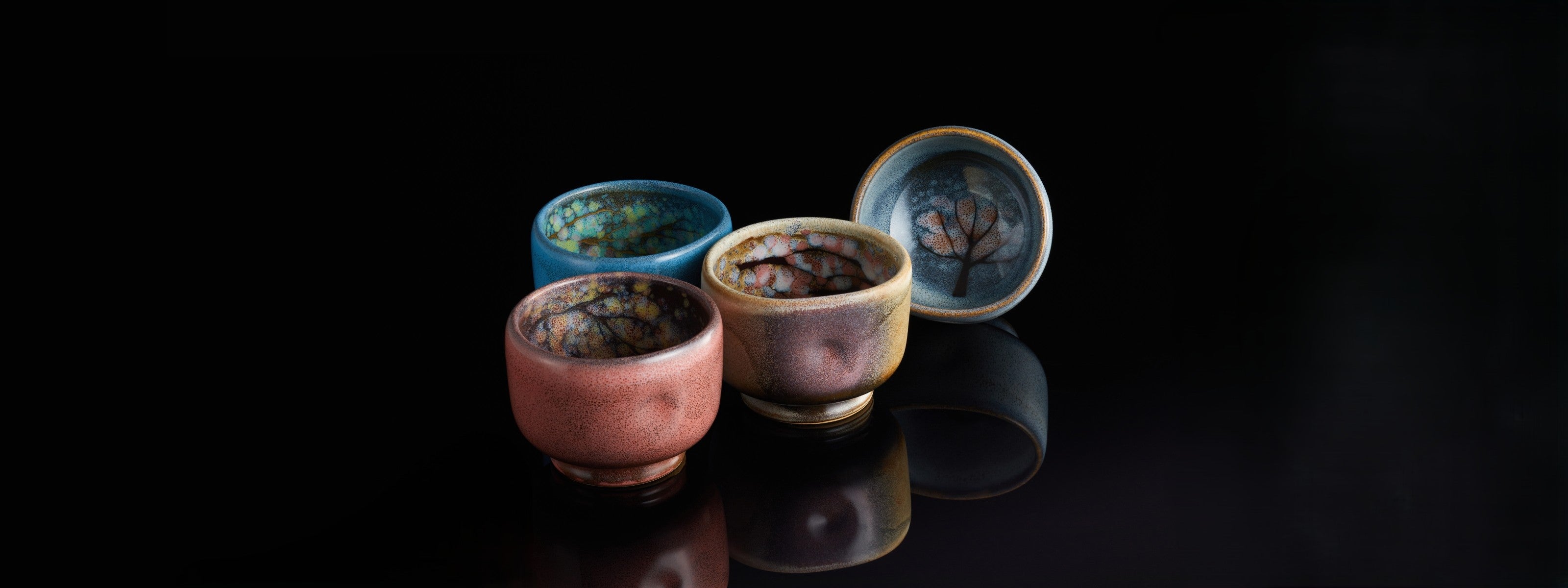 Kodachi, Mankai, Maru Komorebi Japanese teacup background black, Tsukushi