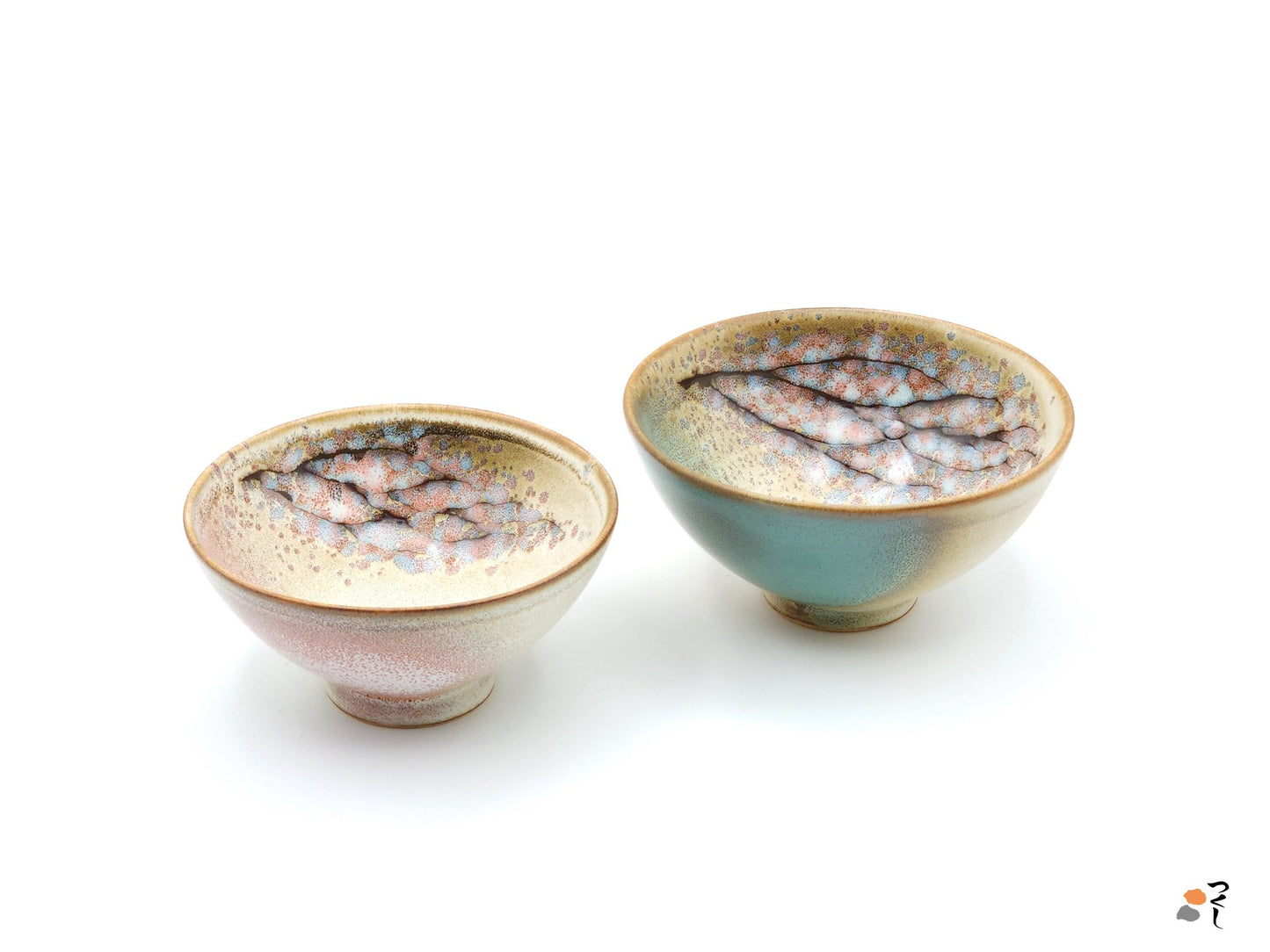 Authentic Japanese pottery bowl with cherry blossoms decoration. Green and beige color large. (Pair view 4)