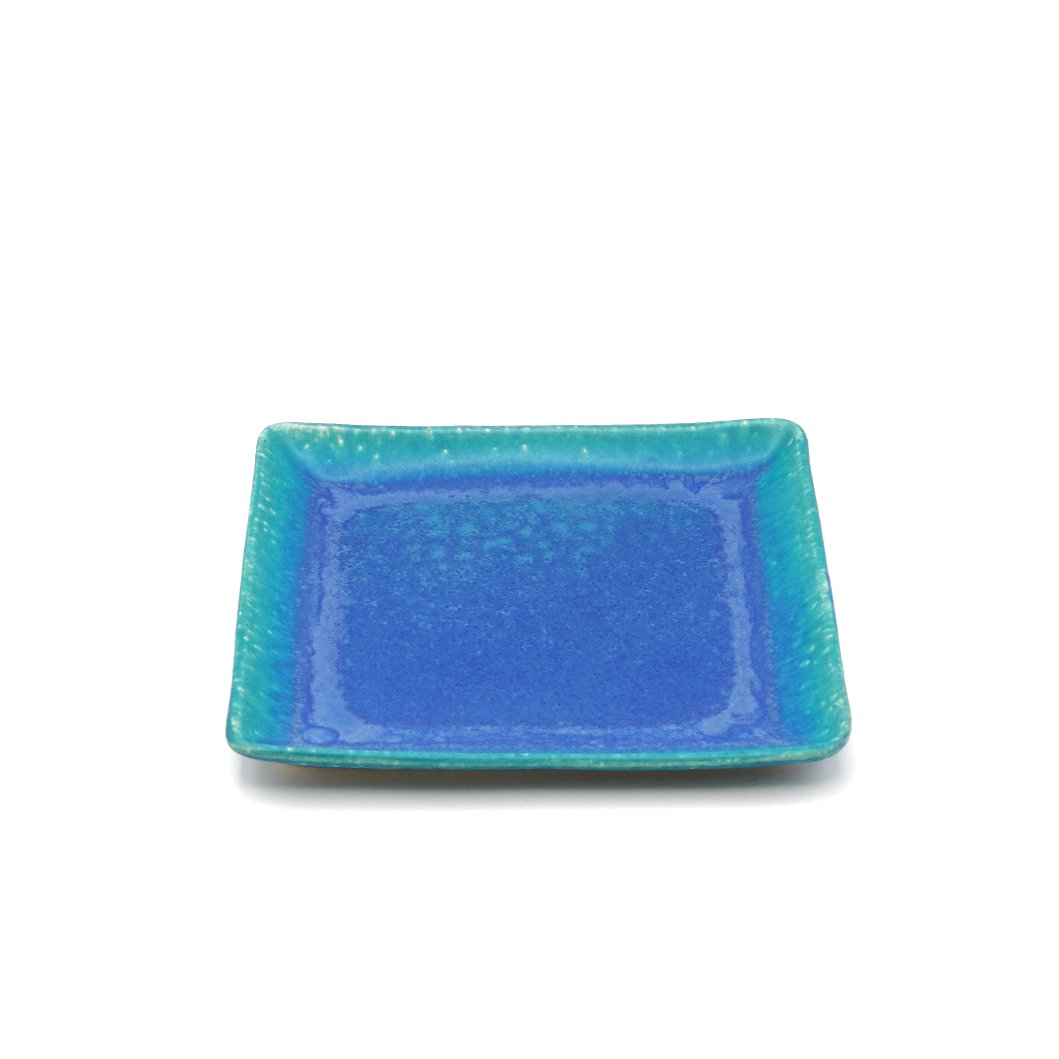 A turquoise Japanese pottery plate measuring 21.5cm (8.5")