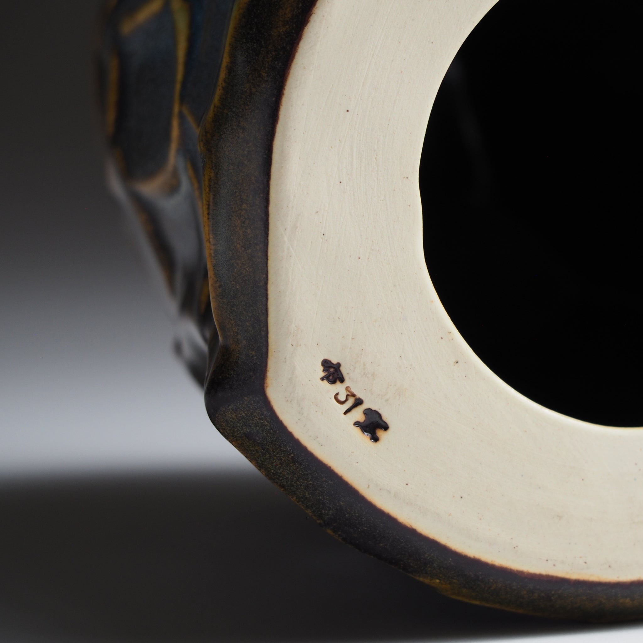 Base detail of the Fukumori medium ceramic owl figurine by Kazuhiro Kojima, kiln mark on unglazed stoneware foot, handcrafted in Japan, Tsukushi.