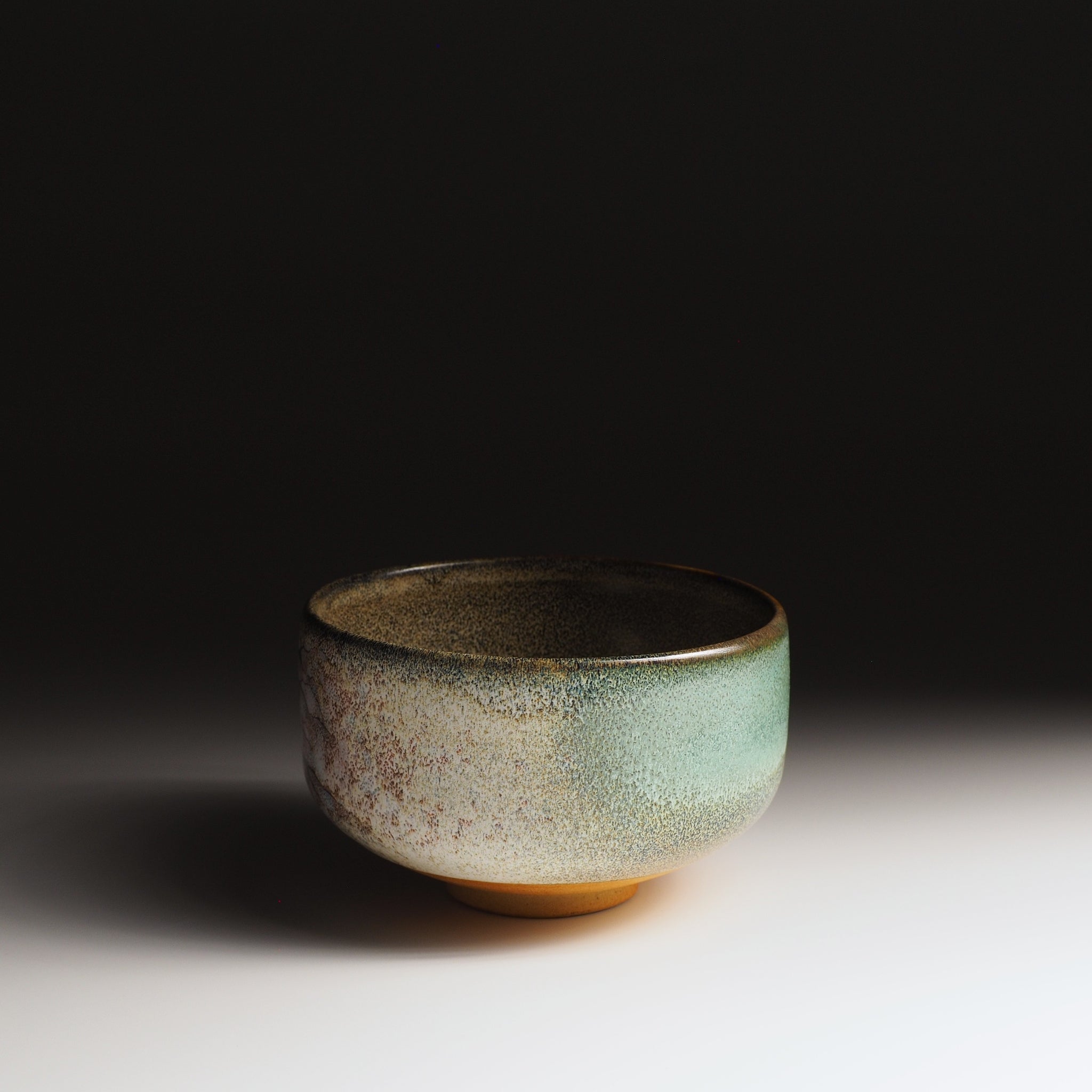 Hanagumo matcha bowl, reverse side, aurora green Tenmoku glaze, Shigaraki clay, Taro Kojima Japan